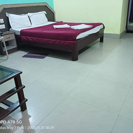 Hotel D2 Holiday Inn -Near Niladri Sea Beach - Puri - Official Verified מראה חיצוני תמונה
