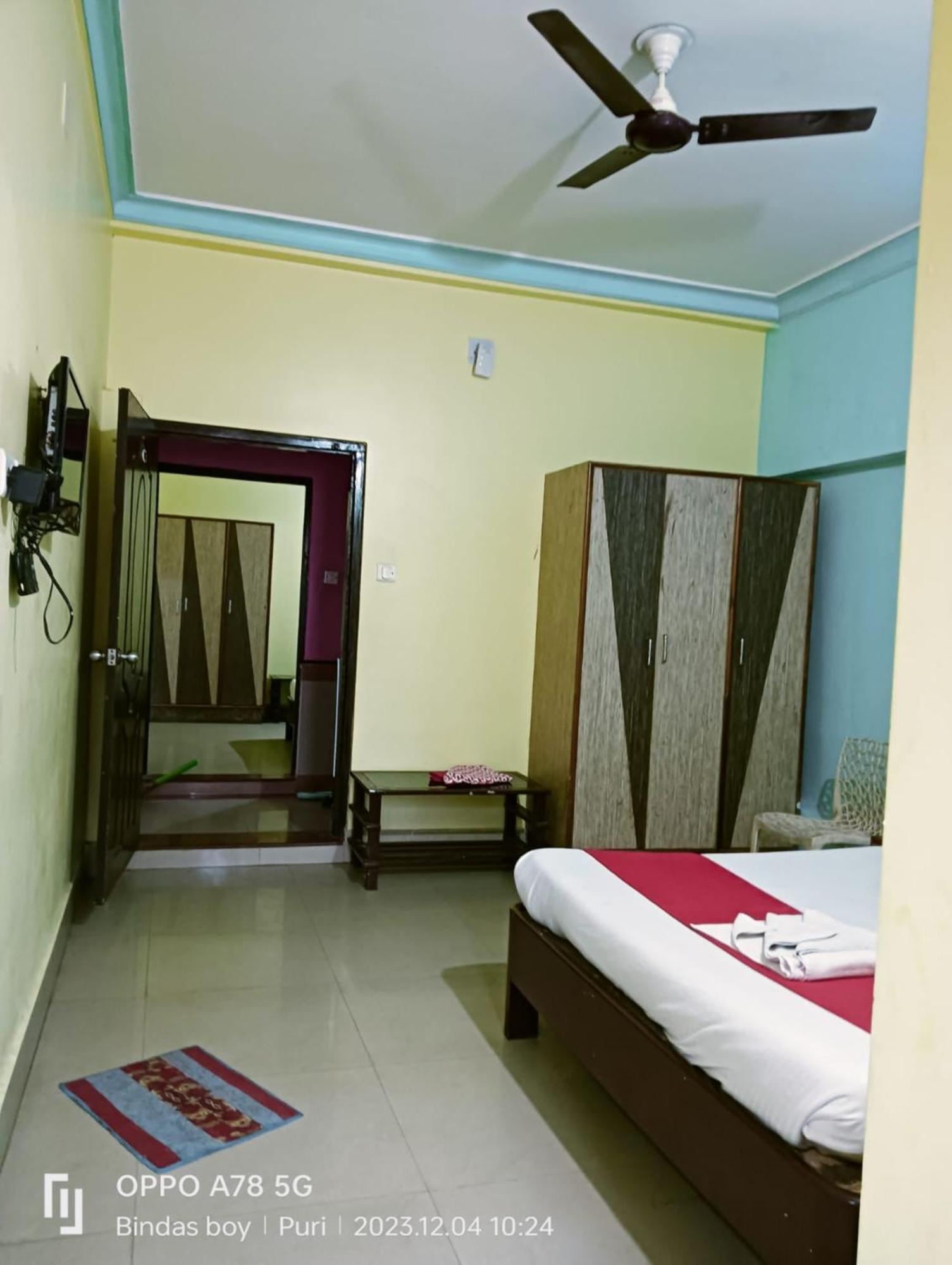 Hotel D2 Holiday Inn -Near Niladri Sea Beach - Puri - Official Verified מראה חיצוני תמונה