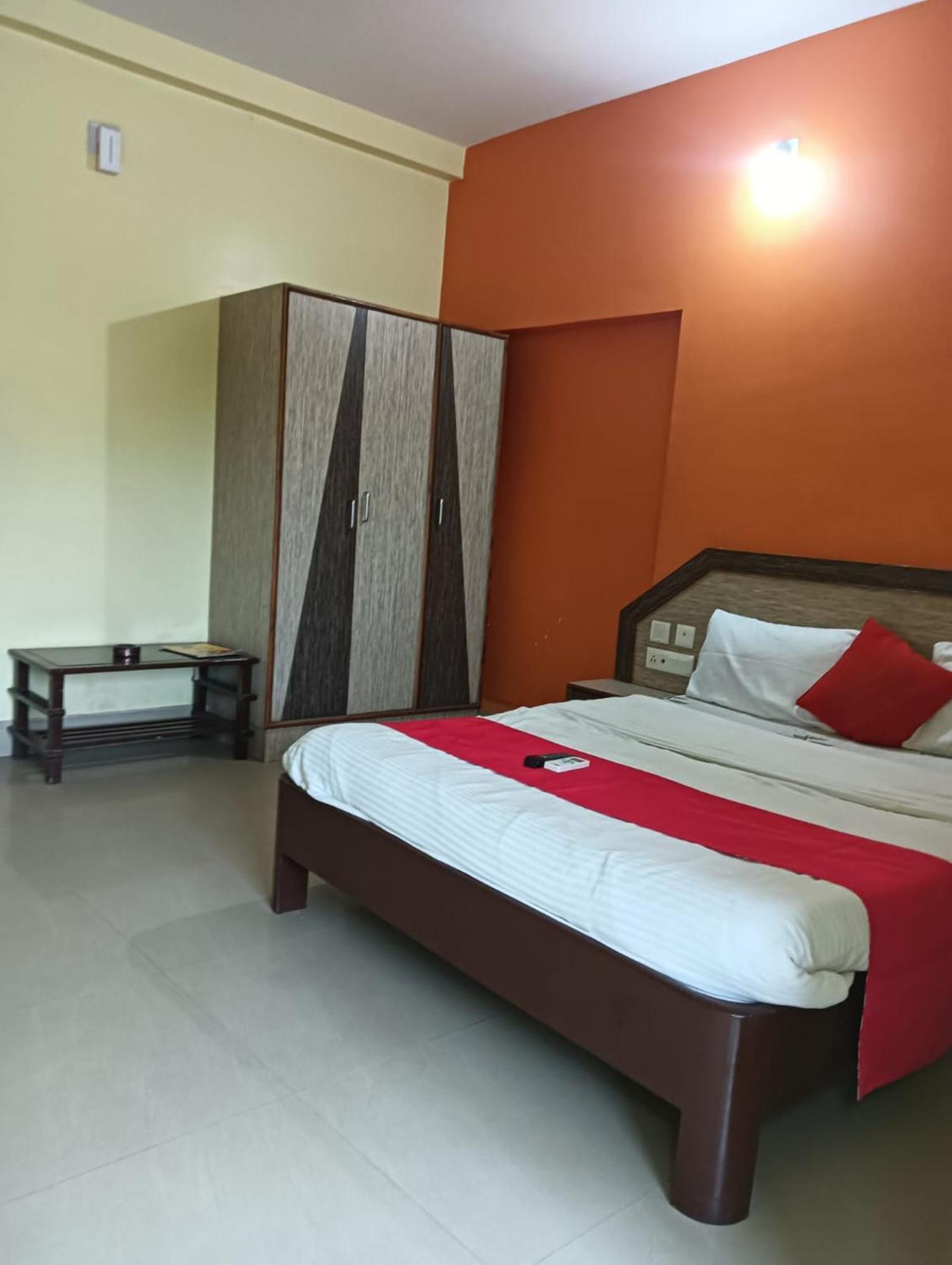 Hotel D2 Holiday Inn -Near Niladri Sea Beach - Puri - Official Verified מראה חיצוני תמונה