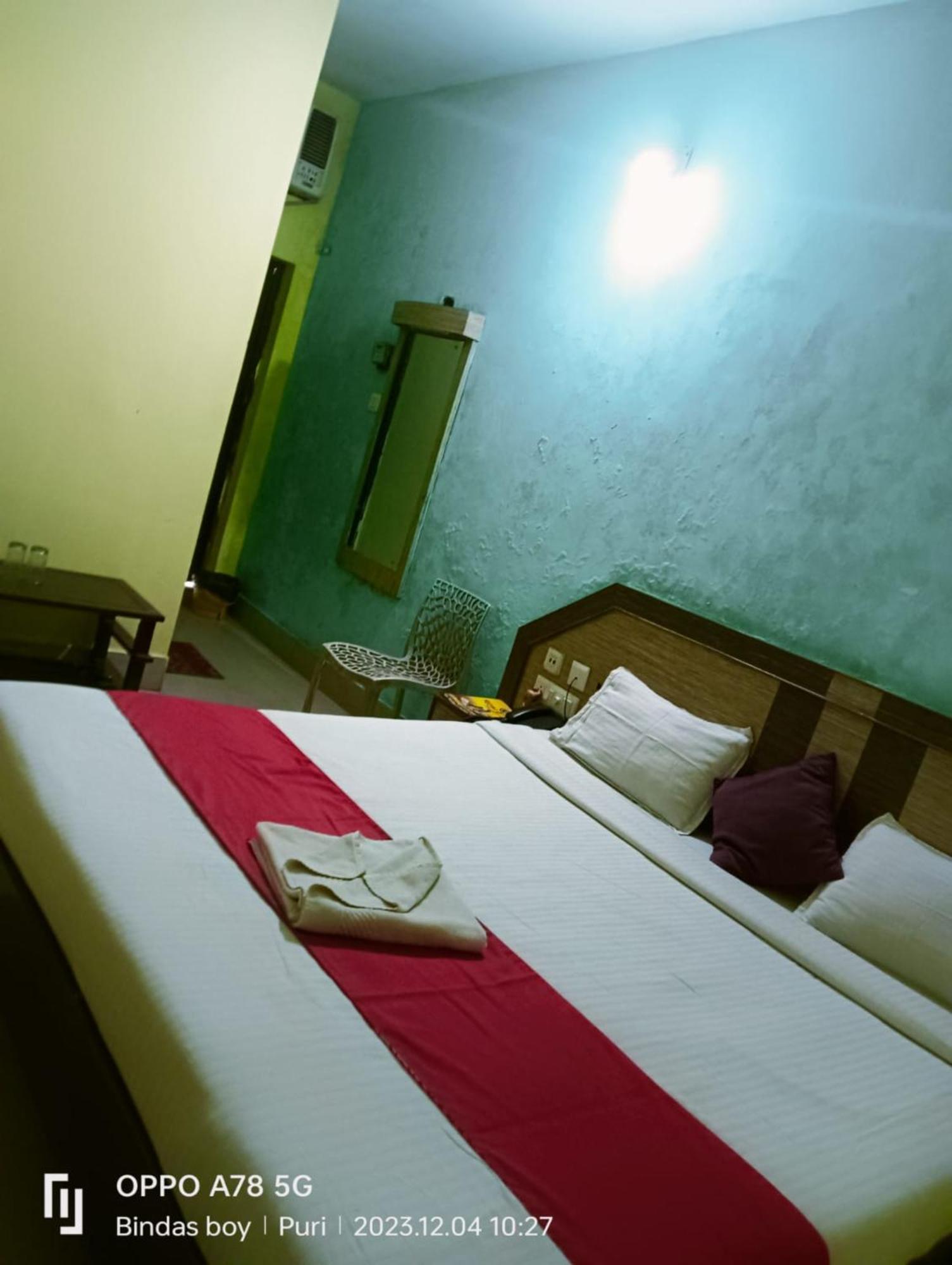 Hotel D2 Holiday Inn -Near Niladri Sea Beach - Puri - Official Verified מראה חיצוני תמונה