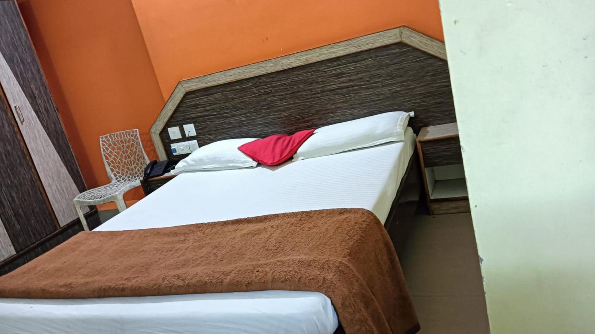 Hotel D2 Holiday Inn -Near Niladri Sea Beach - Puri - Official Verified מראה חיצוני תמונה