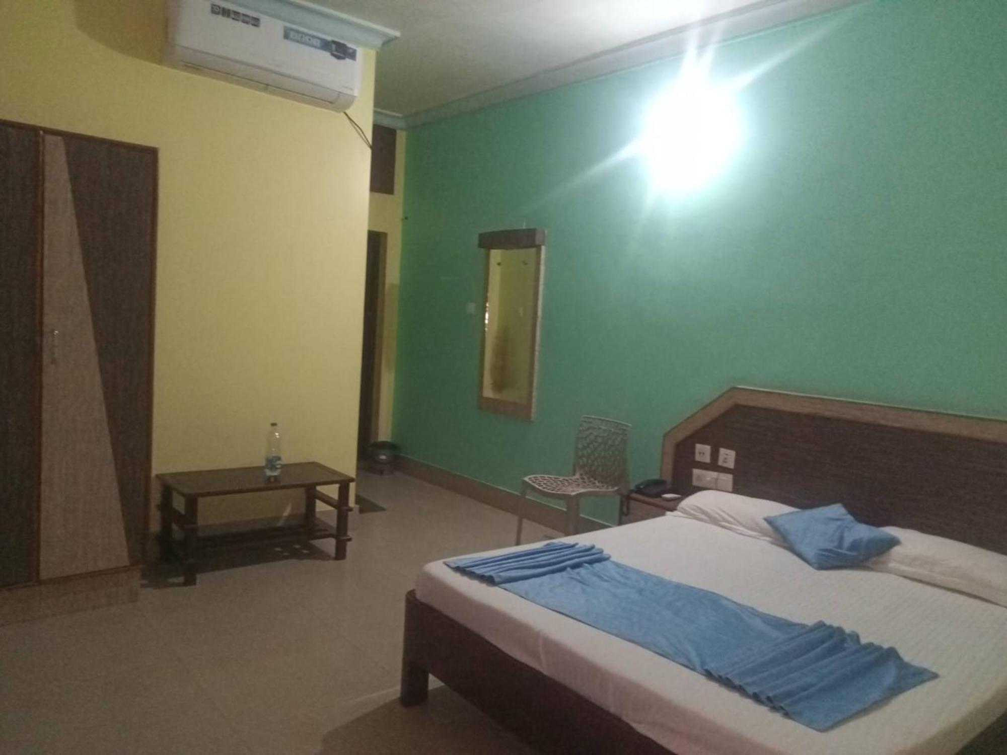 Hotel D2 Holiday Inn -Near Niladri Sea Beach - Puri - Official Verified מראה חיצוני תמונה
