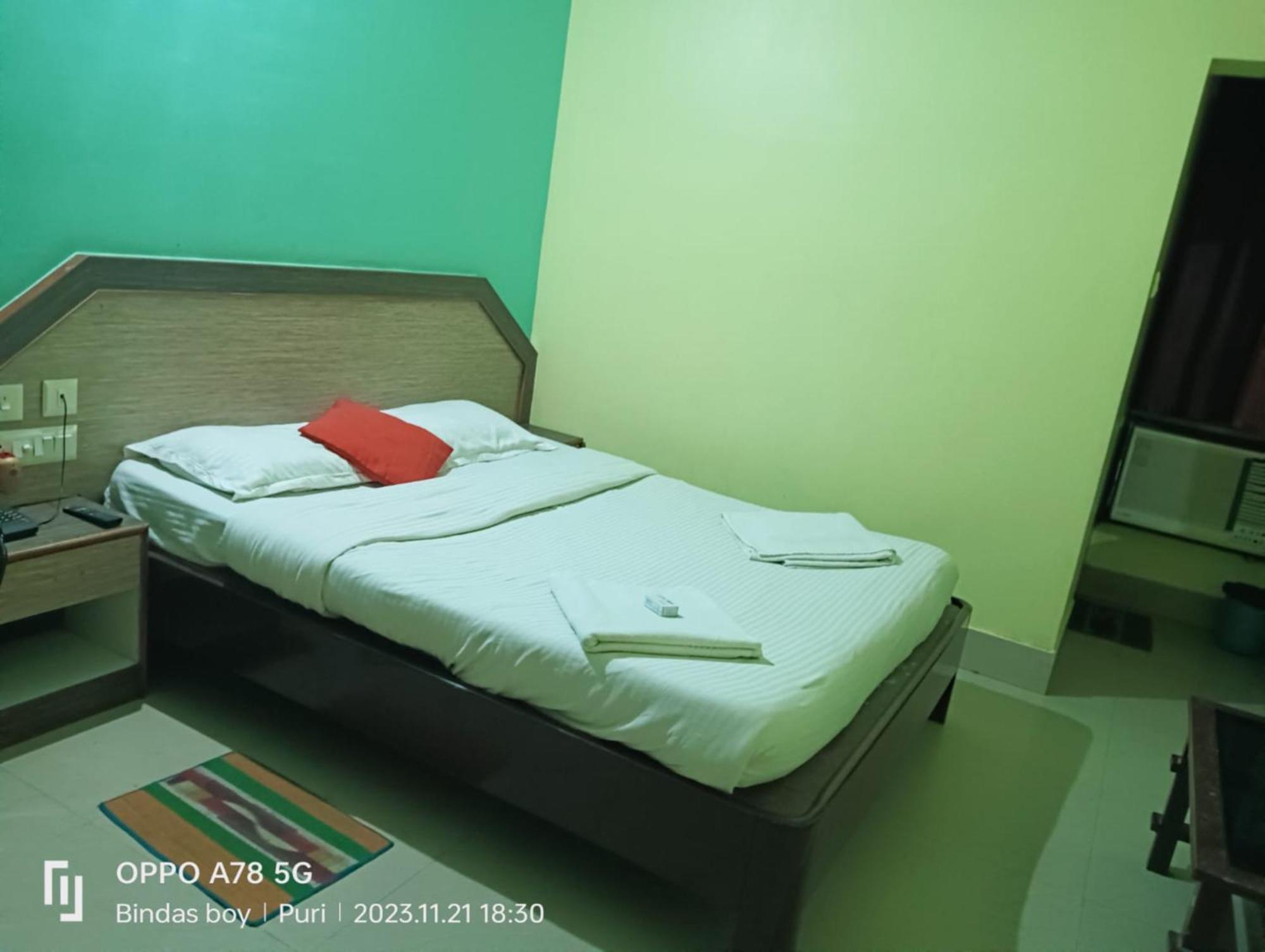 Hotel D2 Holiday Inn -Near Niladri Sea Beach - Puri - Official Verified מראה חיצוני תמונה