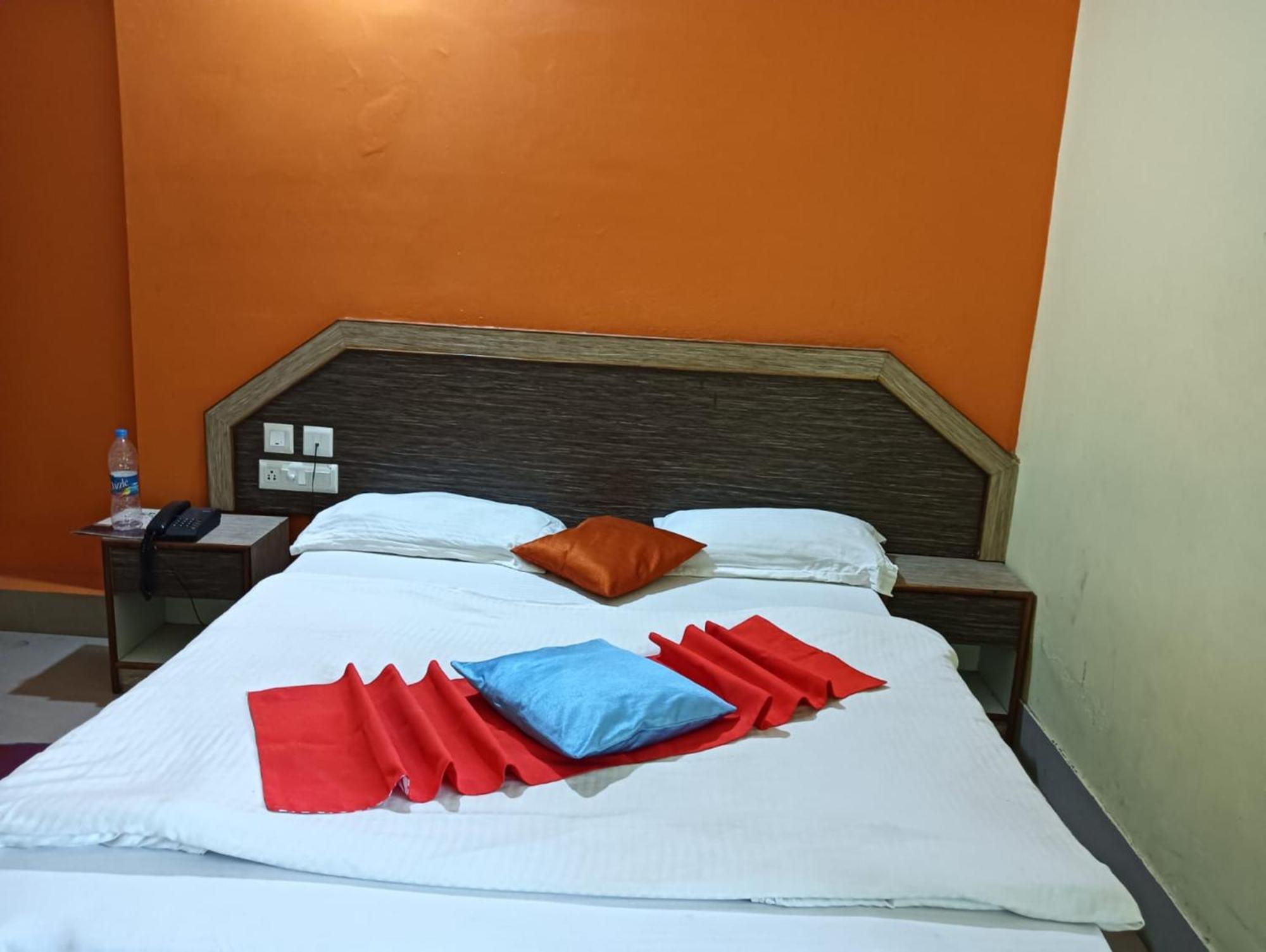 Hotel D2 Holiday Inn -Near Niladri Sea Beach - Puri - Official Verified מראה חיצוני תמונה