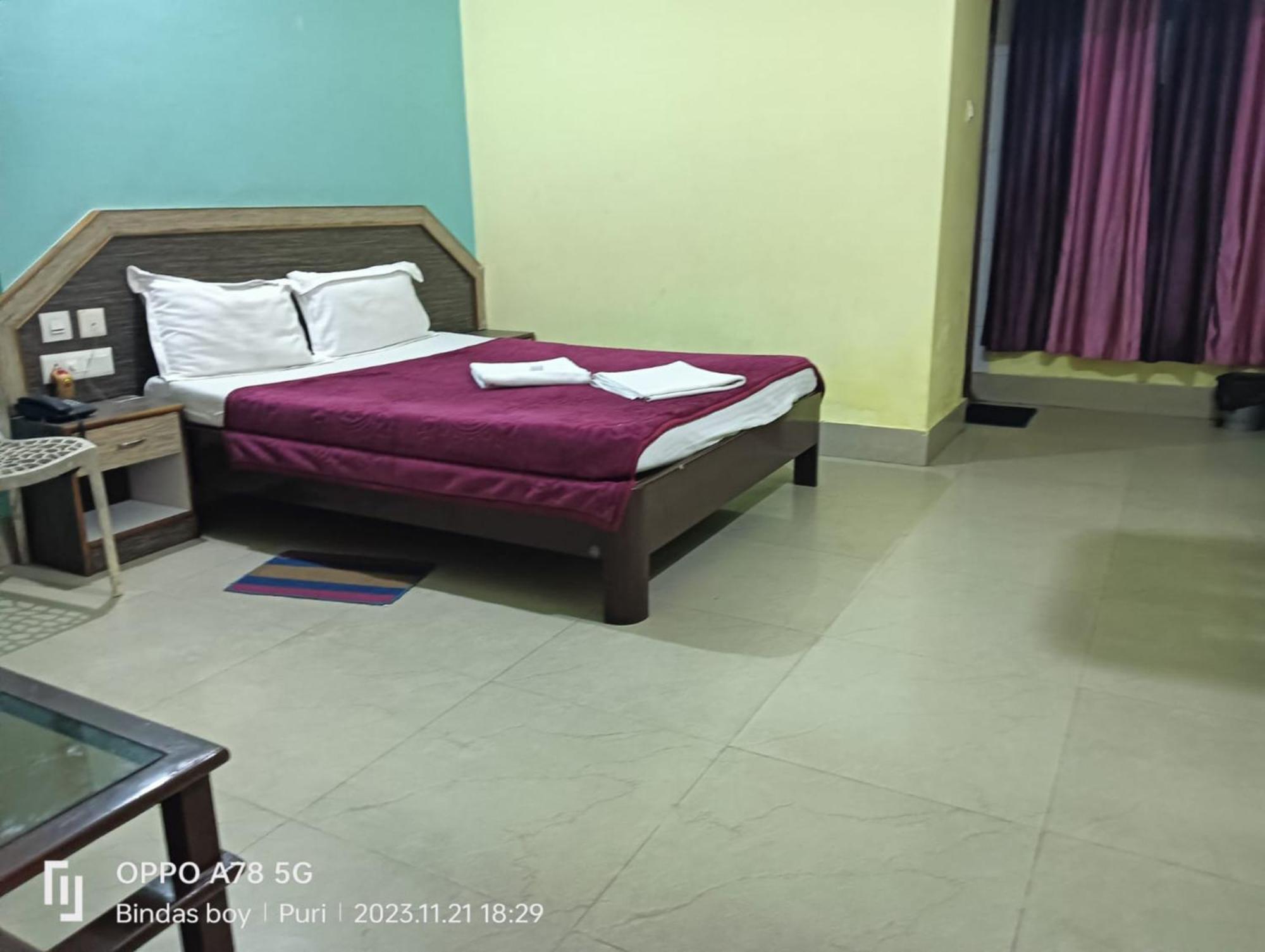 Hotel D2 Holiday Inn -Near Niladri Sea Beach - Puri - Official Verified מראה חיצוני תמונה